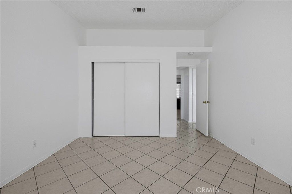 listing image 130724187160074159790