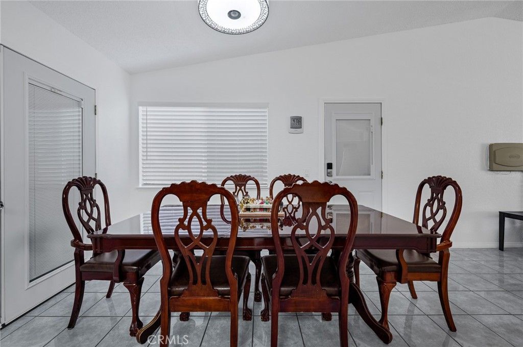 listing image 130728575041270510420