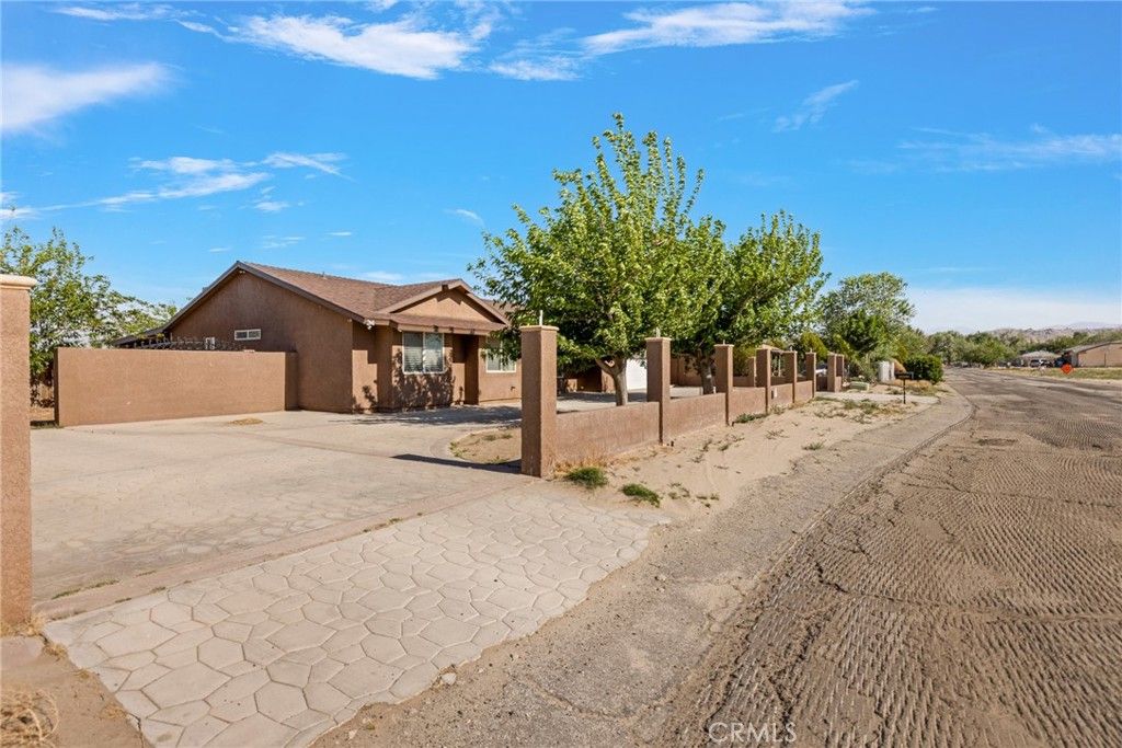 listing image 130729328388629935872