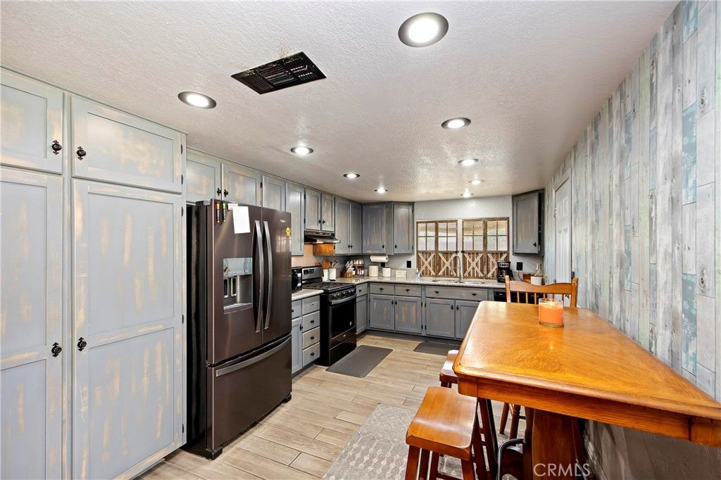 listing image 130727800467308542135
