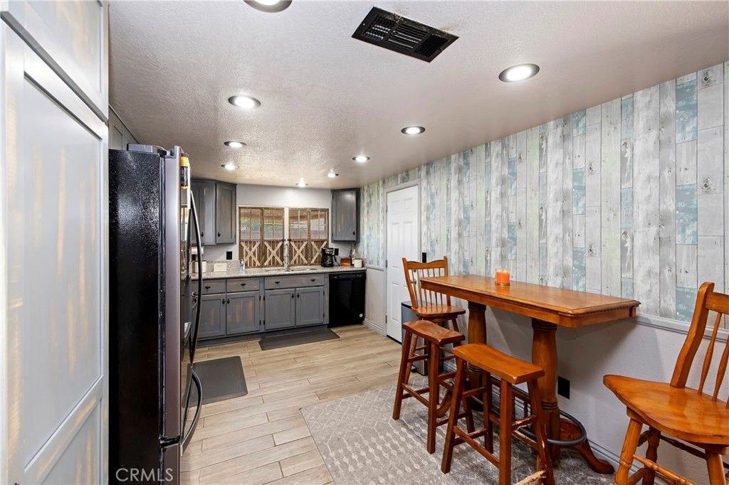 listing image 130726273207024974508