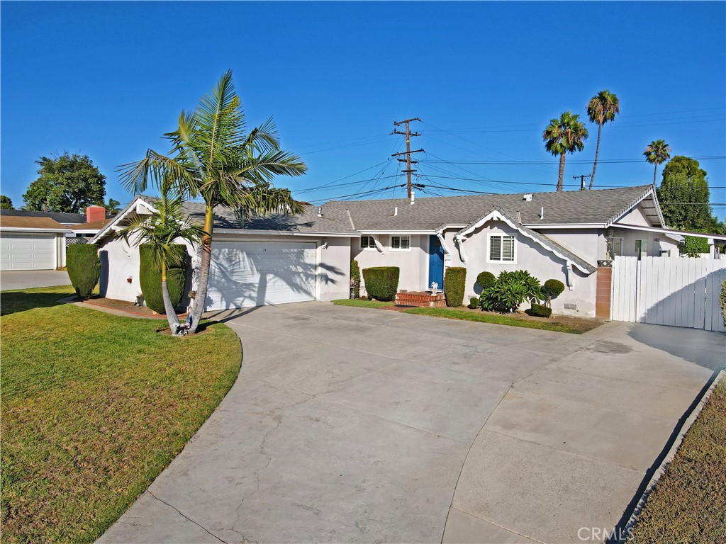Photo 2 of 34 of 14918 Biola Avenue house