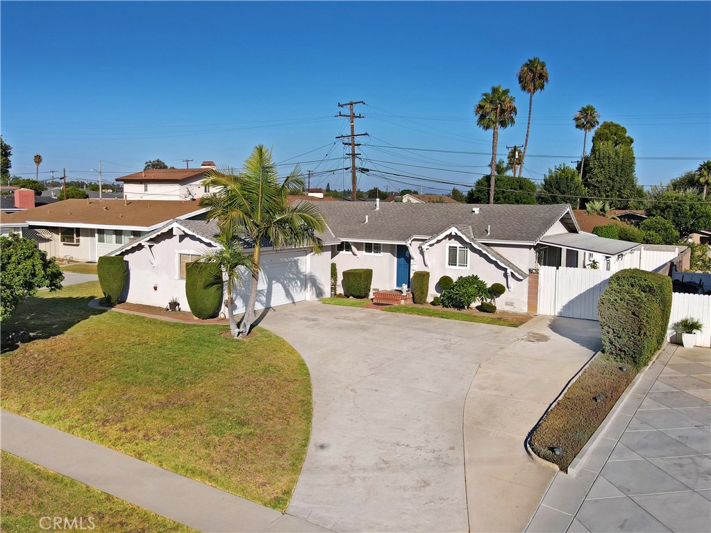 Photo 3 of 34 of 14918 Biola Avenue house