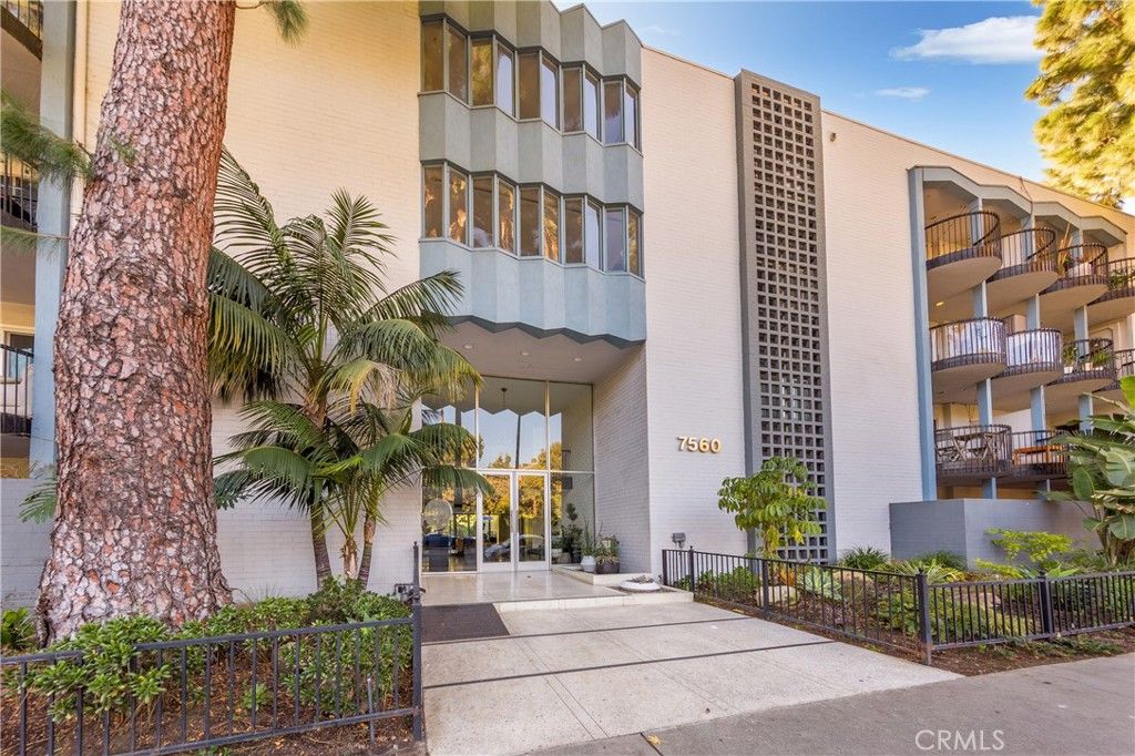 listing image 130723686354350617527