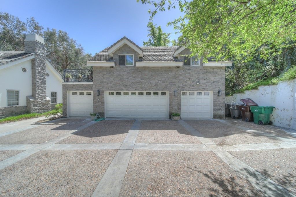 listing image 130723876512422463362
