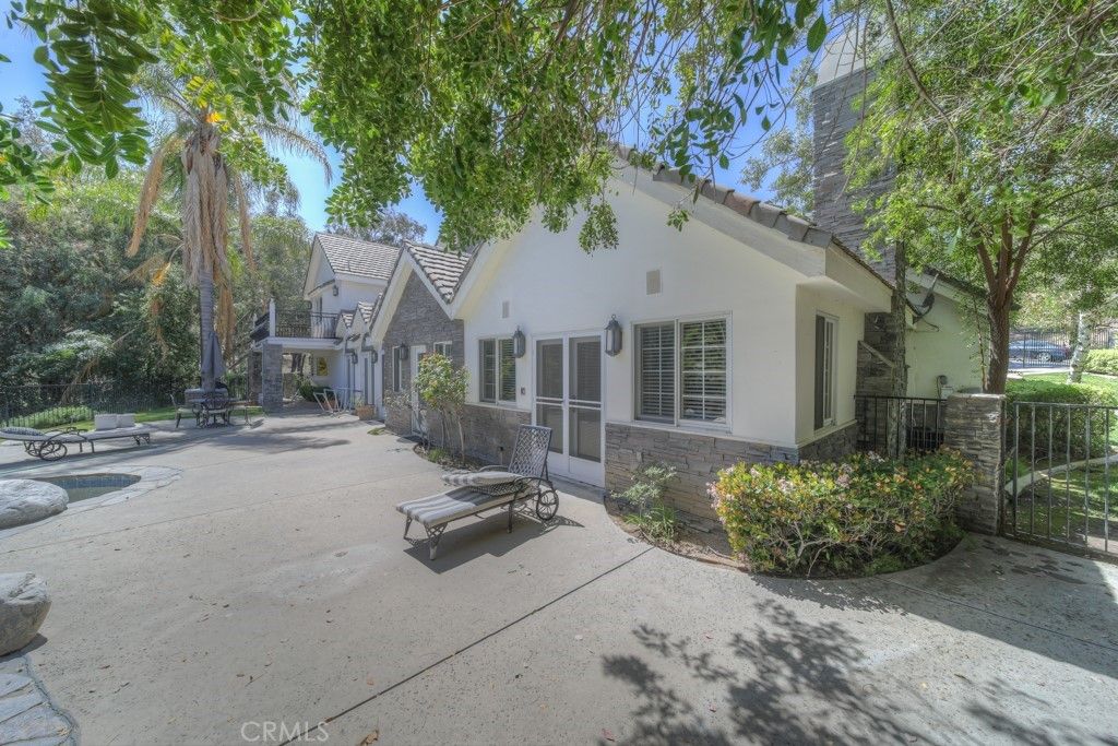 listing image 130725381272117004573