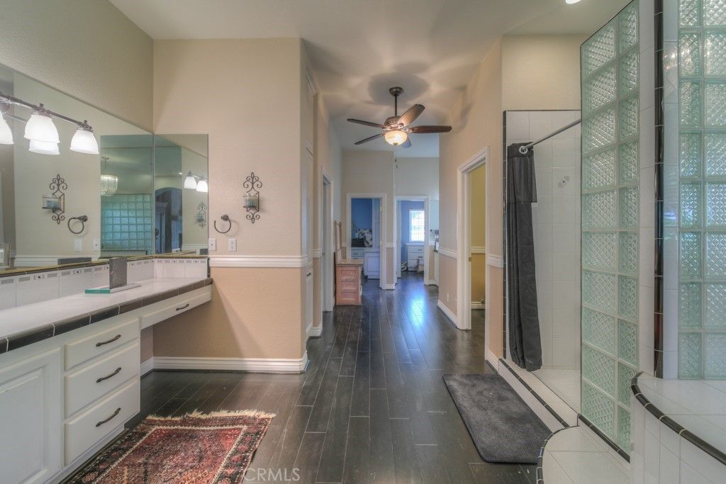 listing image 130720528632176299834