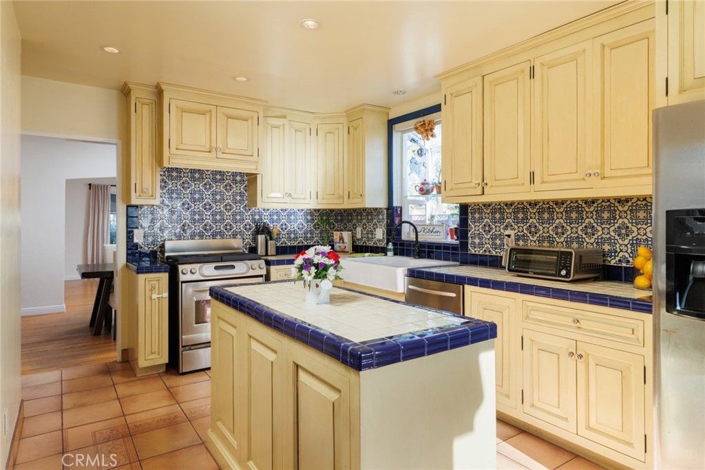 listing image 130725585088982671124