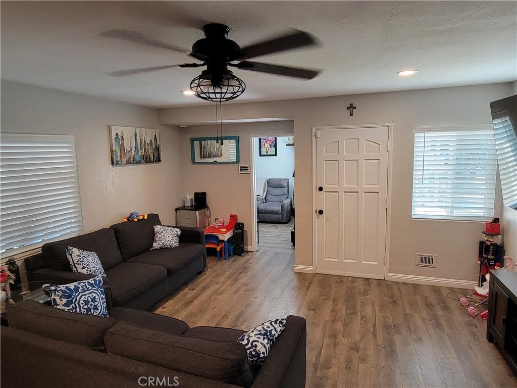 listing image 130726262800729688675