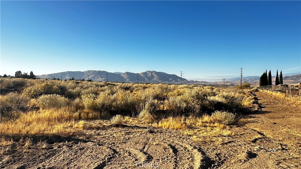 Over 3 Acres of land, ready to build your dream home. Lot is at the end of a CUL DE SAC, there is one home build already before this Lot. Easy Access from Highline Rd, take Apache St, right on Modoc St and the Land Lot will be right after the only house on your right.