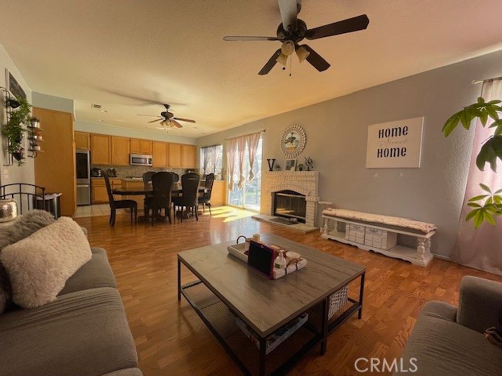 listing image 0