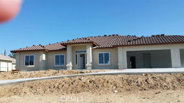 SUPER PRICE REDUCTION. WON'T LAST AT THIS HOUSE. WE WANT IT SOLD BY THANKSGIVING!!!GREAT NEW CONSTRUCTION WITH INCREDIBLE VIEWS!! CUSTOM HOME. GRANITE COUNTERS THROUGHOUT. THREE FULL BATHS. SPLIT FLOOR PLAN.VAULTED CEILINGS. TILE FLOORS. WALK-IN PANTRY. GREAT ROOM IS 16X17. MASTER HAS SEPERATE TUB AND SHOWER. DUAL SINKS. INDOOR LAUNDRY HAS CABINETS.3 CAR GARAGE Association Amenities: None # of RV Spaces: 0 Special Features: CC,,PTRYNONE Lot Location Type: Standard Location Special Features: Garage Door Opener # of Attached Spaces: 3 # of Detached Spaces: 0