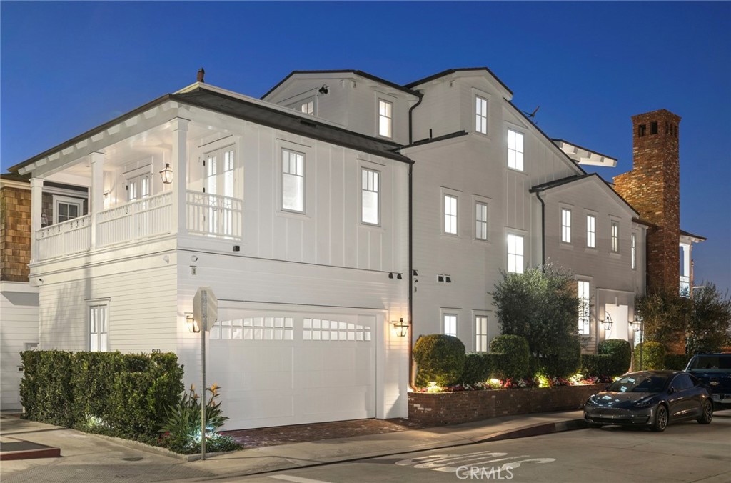 930 E Balboa Boulevard