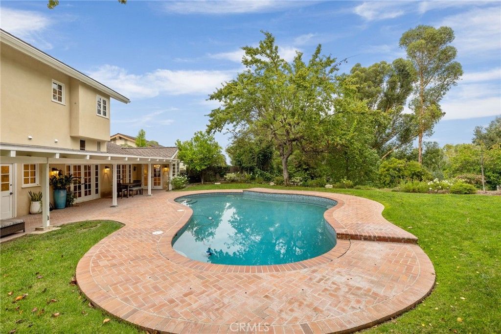 listing image 130722904985056481517