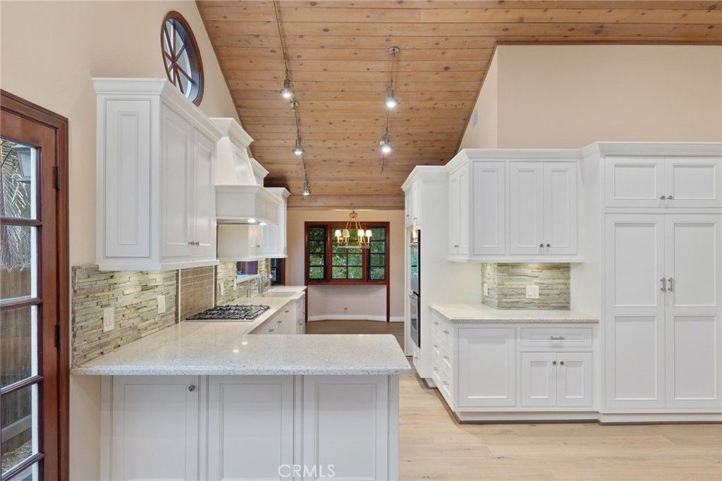 listing image 130724911646544251427