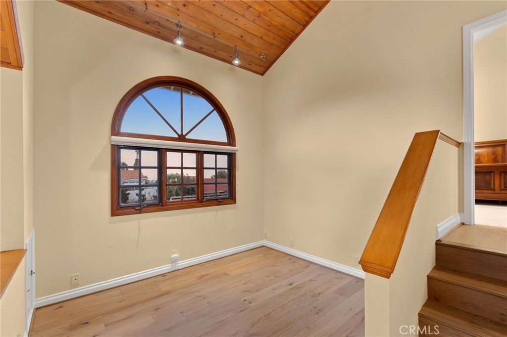 listing image 130725295303404922505