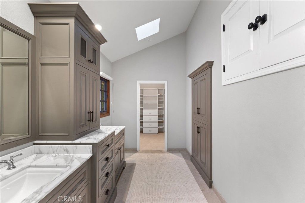 listing image 130729927514587788426