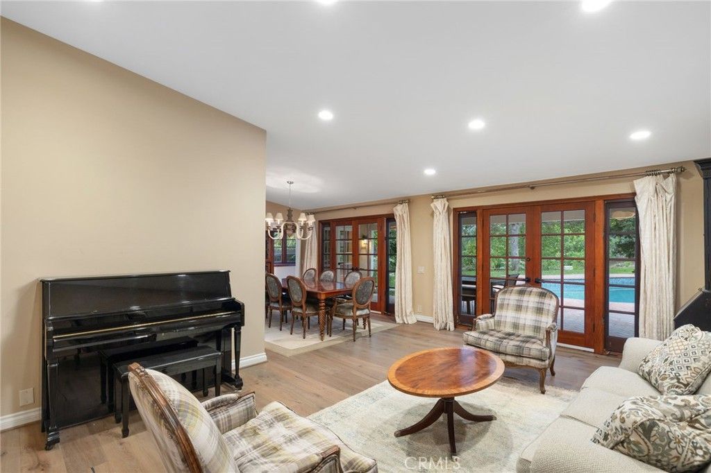 listing image 130725941412977683589