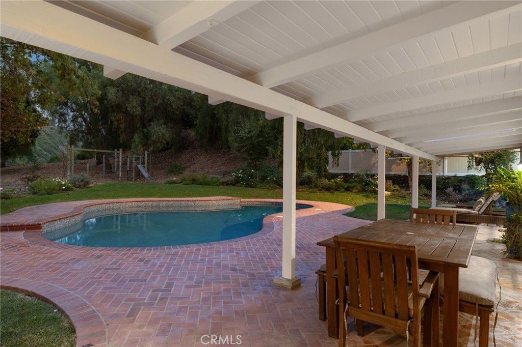 listing image 130723566631159634487