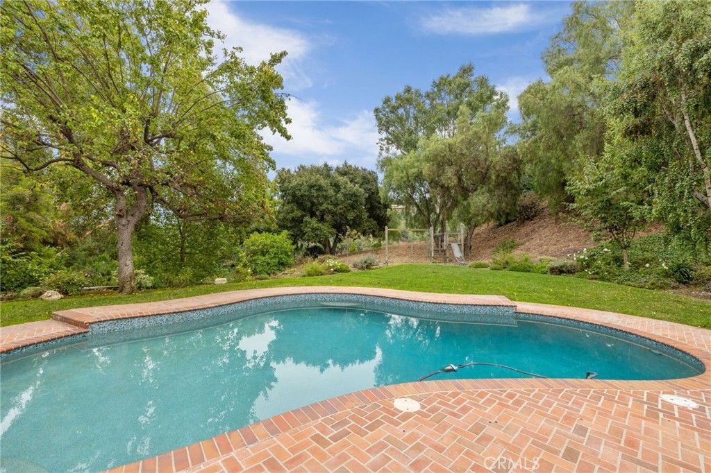 listing image 130726410419716574001