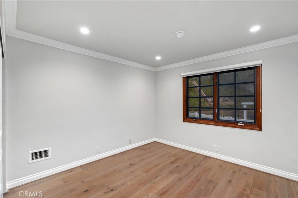 listing image 130723384262109332620
