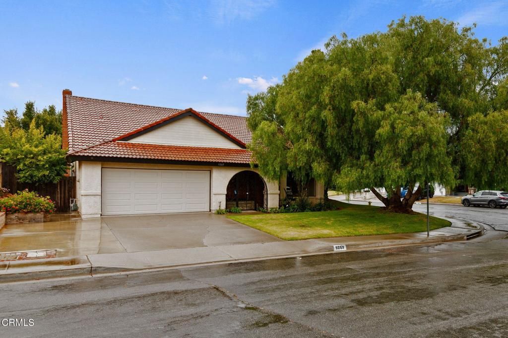 listing image 130728557357409943529