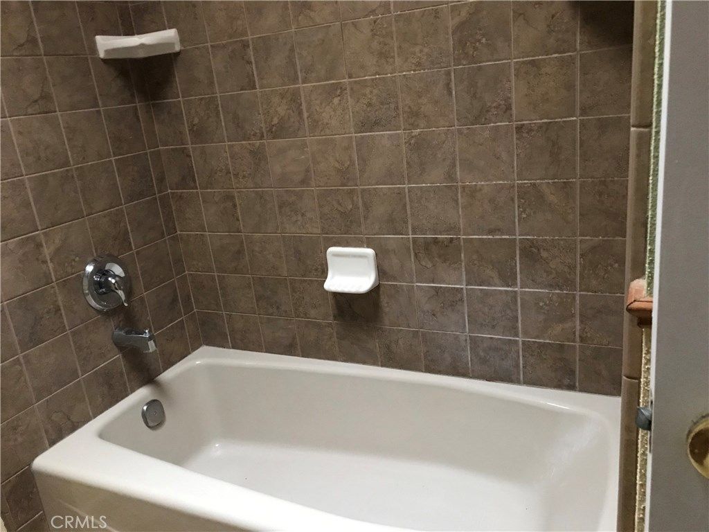 listing image 130726965836560667770