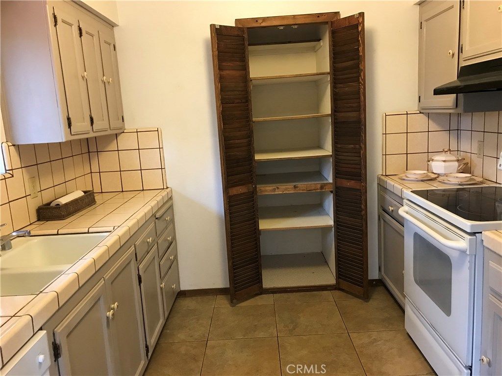 listing image 130728540853500855681