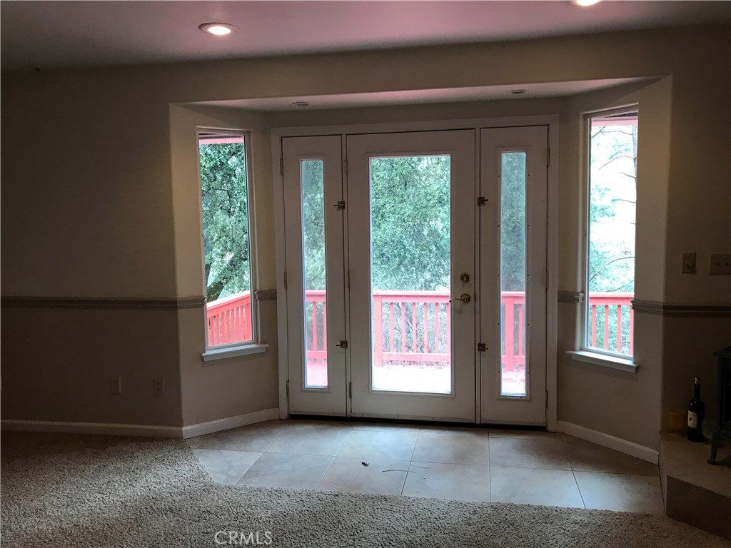 listing image 130720656138457272551