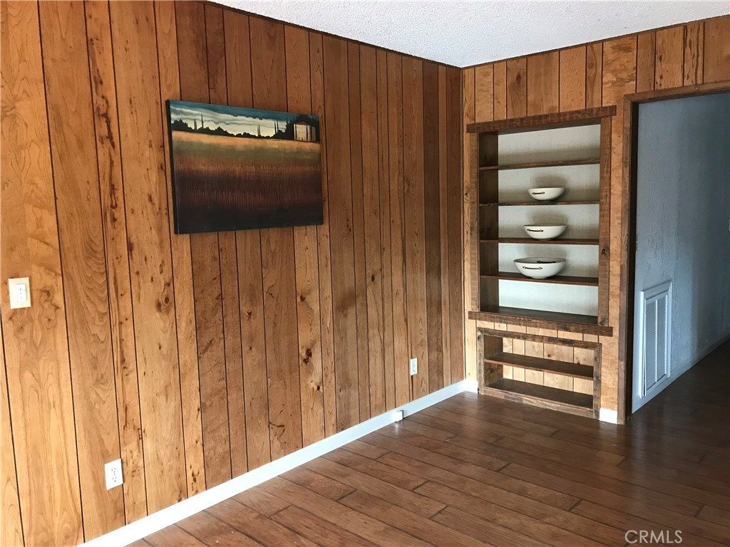 listing image 130726193813511836357