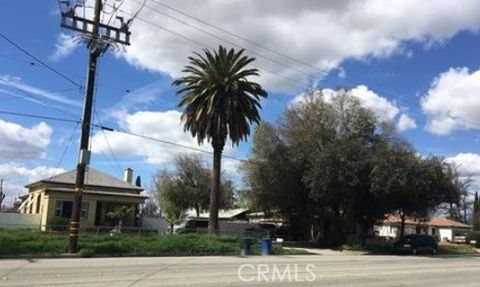 1367 S Towne Avenue Pomona CA 91766
