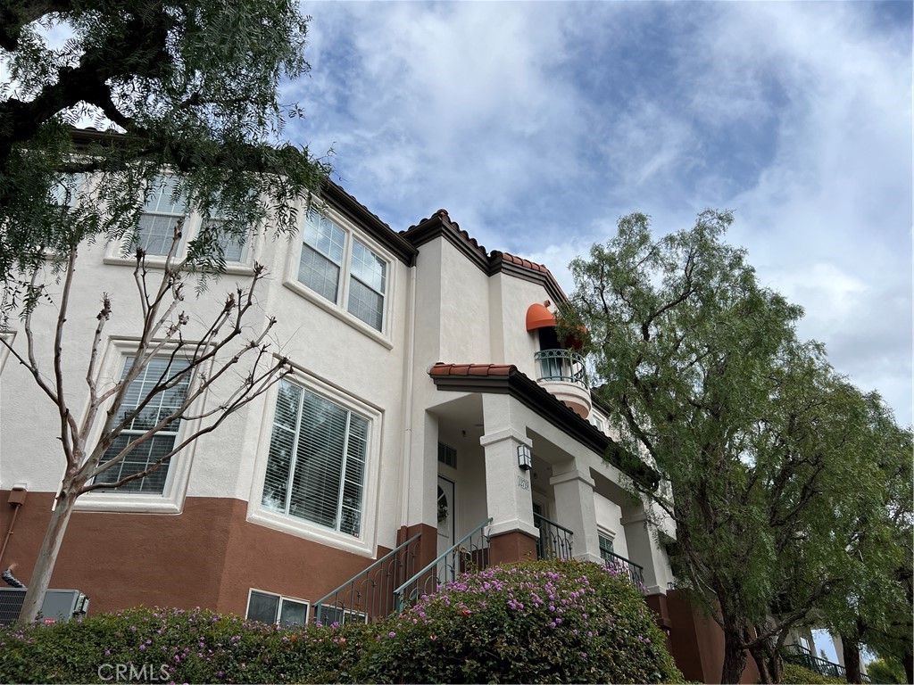 View Tustin, CA 92782 townhome