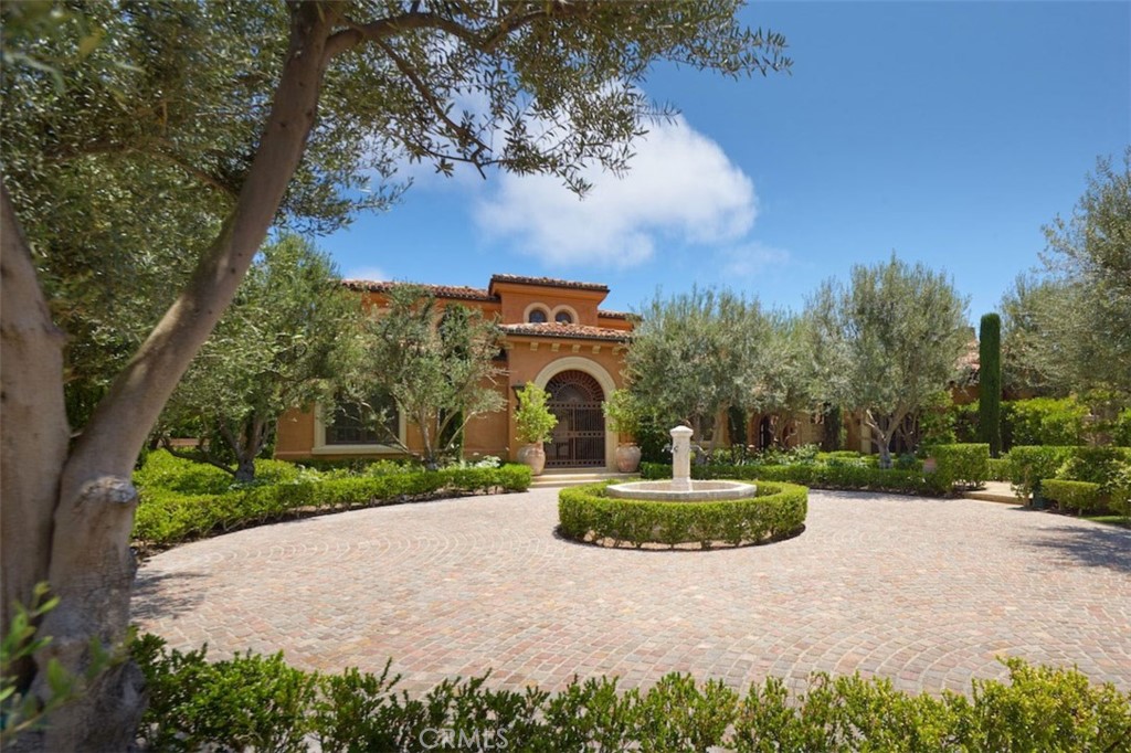 Exceptional Pelican Point compound.