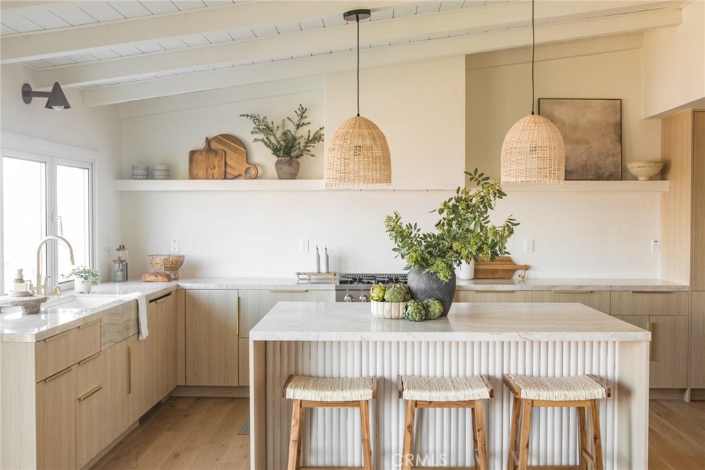 217 Via Los Miradores