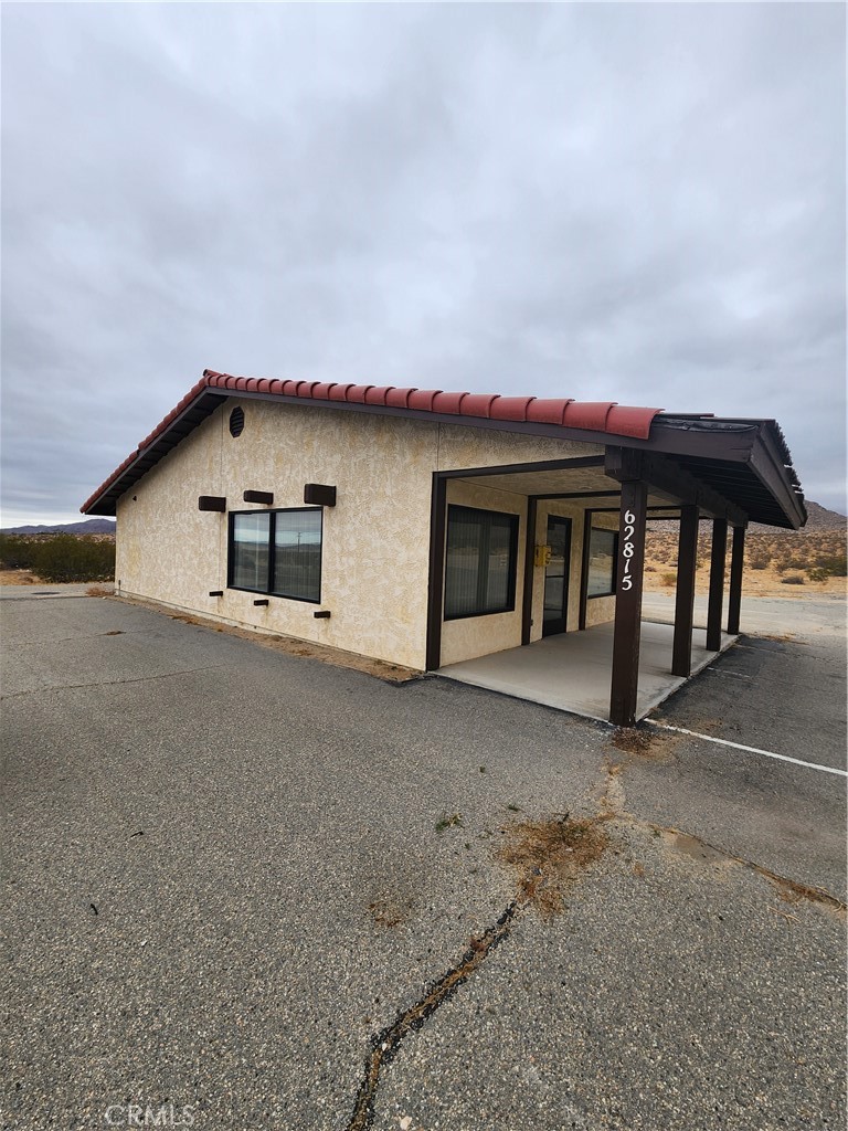 Prime commercial property on busy 4 lane HWY, sitting on over 2 acres. Features include a paved parking lot, a welcoming reception area, a spacious main office, a generously sized secondary office, and a versatile third office. The property also offers a large back room adaptable for various uses, one restroom, and a secure block-walled storage area for trash bins. All furniture included! This business is ready to go!