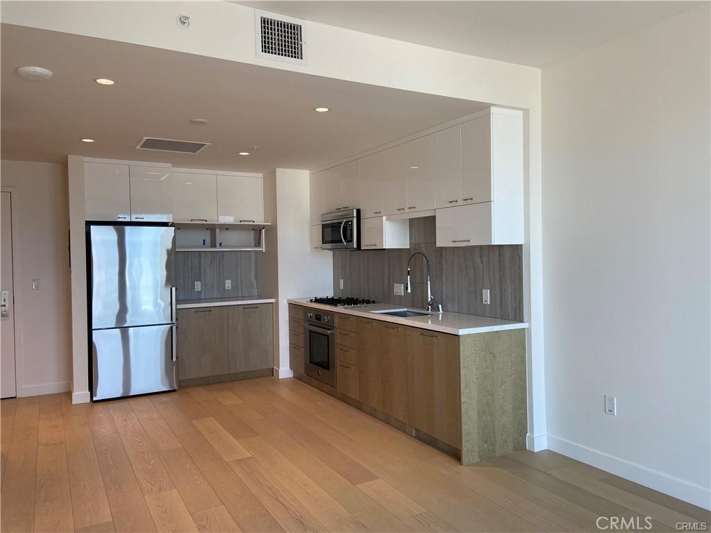 400 S Broadway 2304