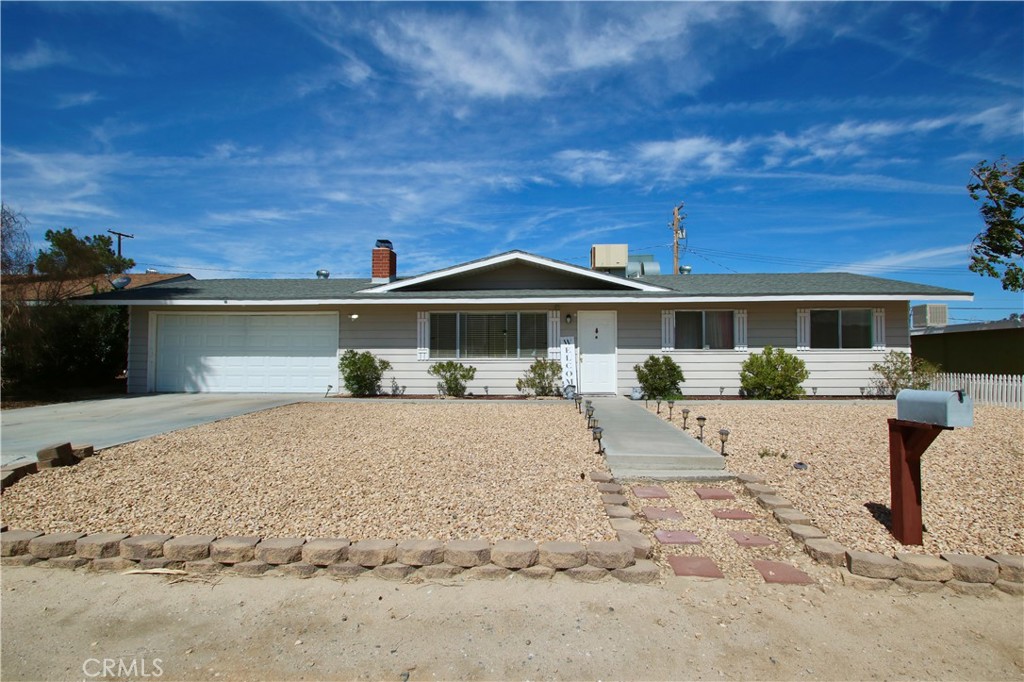 Photo 2 of 33 of 72390 Sunnyslope Drive house