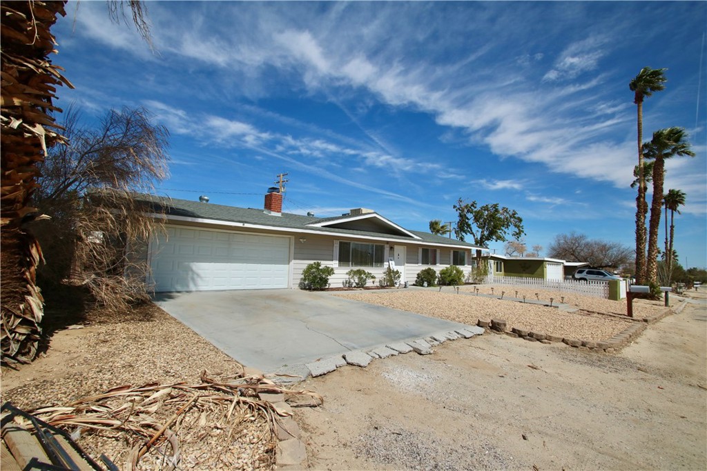 Photo 3 of 33 of 72390 Sunnyslope Drive house