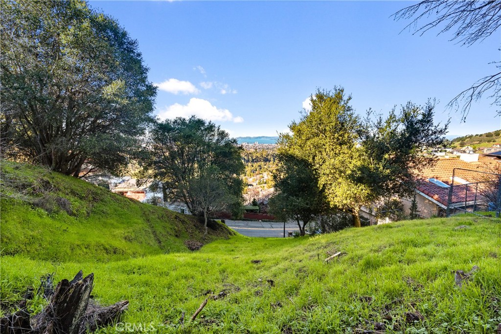 View Oakland, CA 94611 land