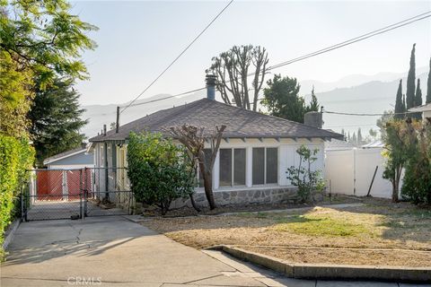 A home in La Crescenta