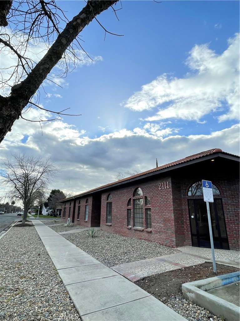 Move-in ready office space located within walking distance to downtown Merced, offering convenient access to restaurants, retail shops, and vibrant nightlife. Just a few blocks from the Superior Court of California, the Merced County Administration Building, attorney offices, the Merced Sheriff’s Station, and the Merced Police Department—an ideal location for legal, professional, or business operations. Inside, you’ll find a spacious reception area with attractive tile flooring, along with large windows throughout that fill the space with natural light. Ample parking is available for you, your clients, and employees, with both street parking and a private parking area. Flexible lease terms available.