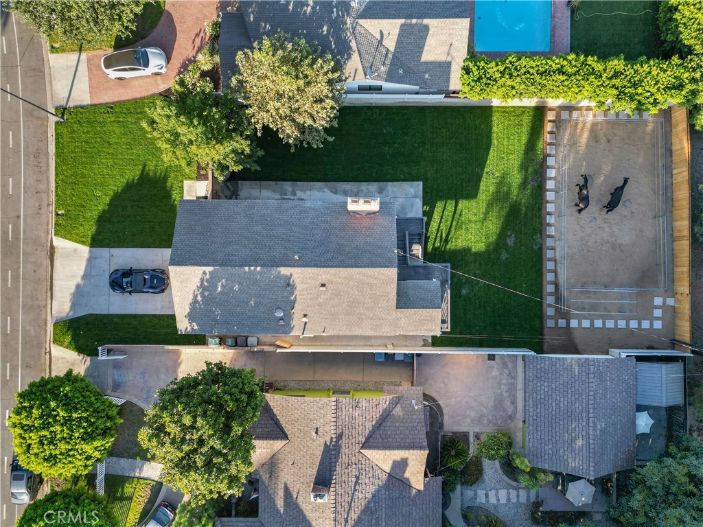 Photo 11 of 61 of 1806 W Riverside Dr house