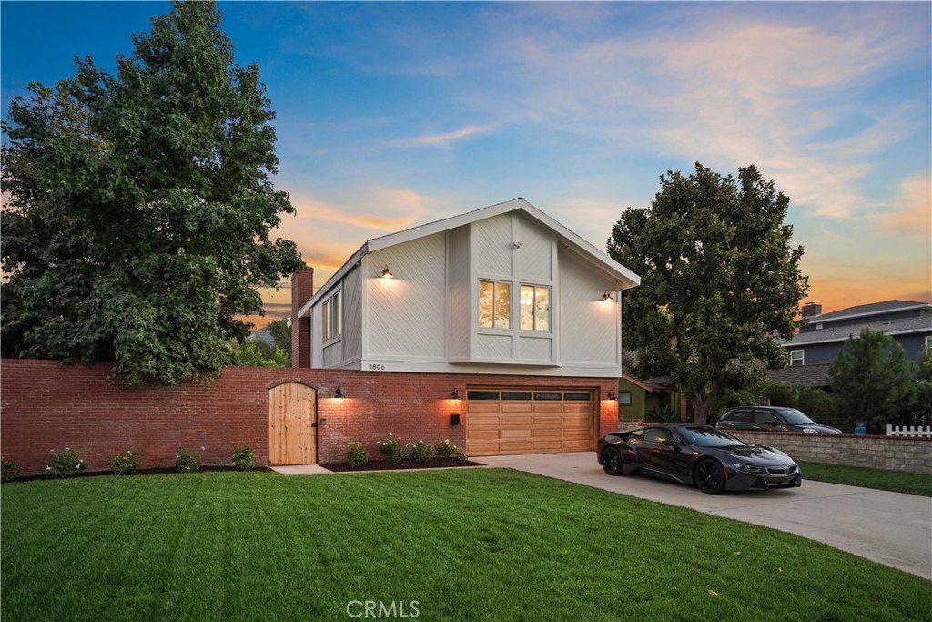Photo 10 of 61 of 1806 W Riverside Dr house