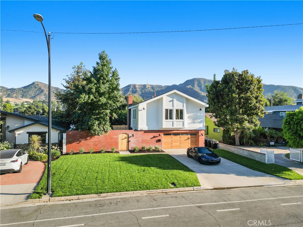Photo 6 of 61 of 1806 W Riverside Dr house