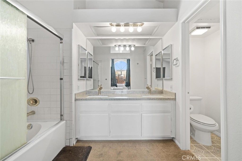 listing image 130728875106314836173
