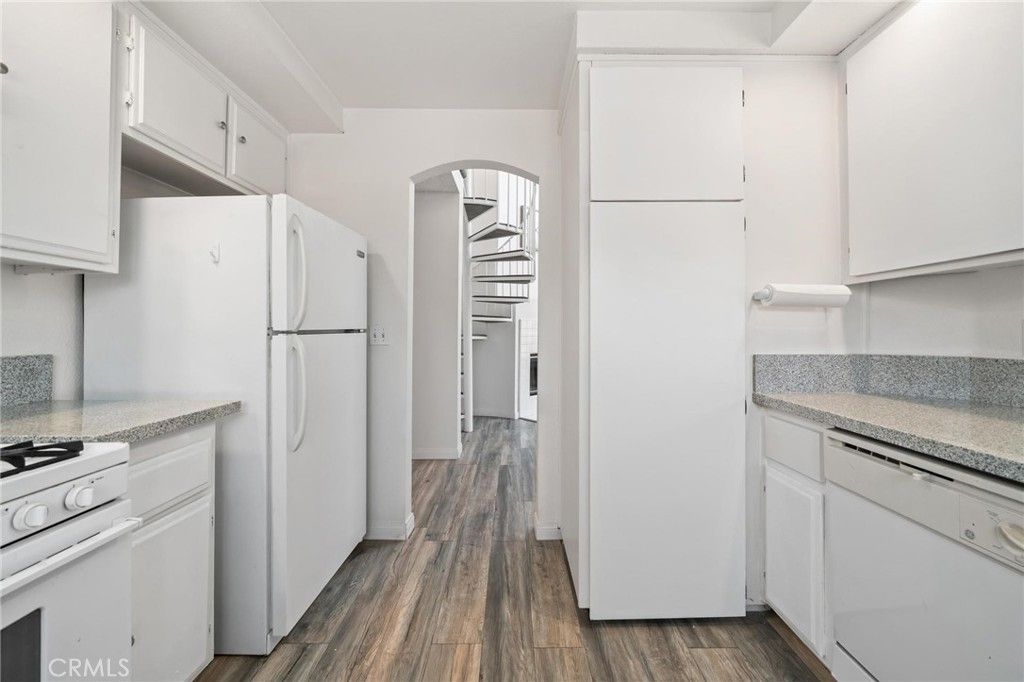 listing image 130729442410002200249