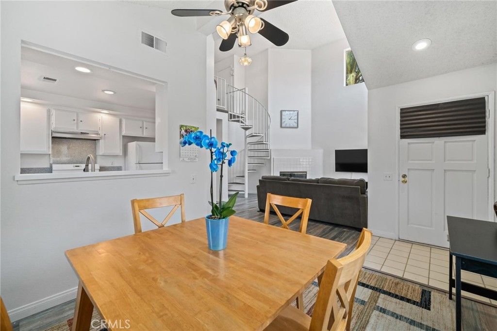listing image 130726135186620941703