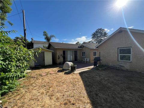 A home in El Monte