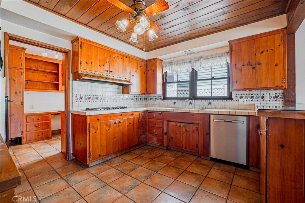 Alamitos Heights (AH) - Residential