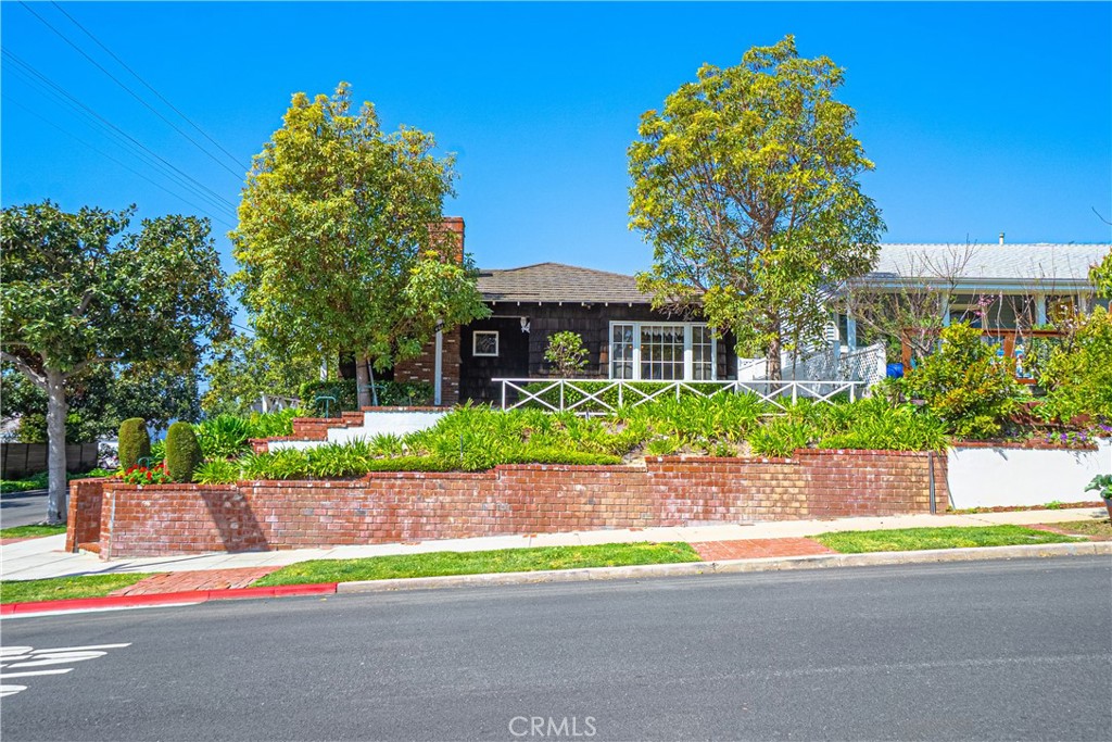 Alamitos Heights (AH) - Residential